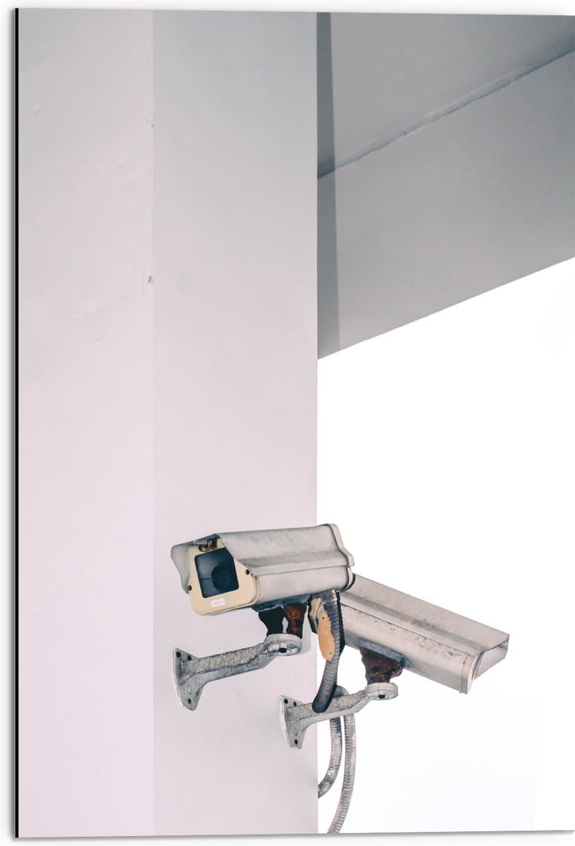 Dibond - Foto van Beveiligingscamera's - 50x75 cm Foto op Aluminium (Wanddecoratie van metaal)