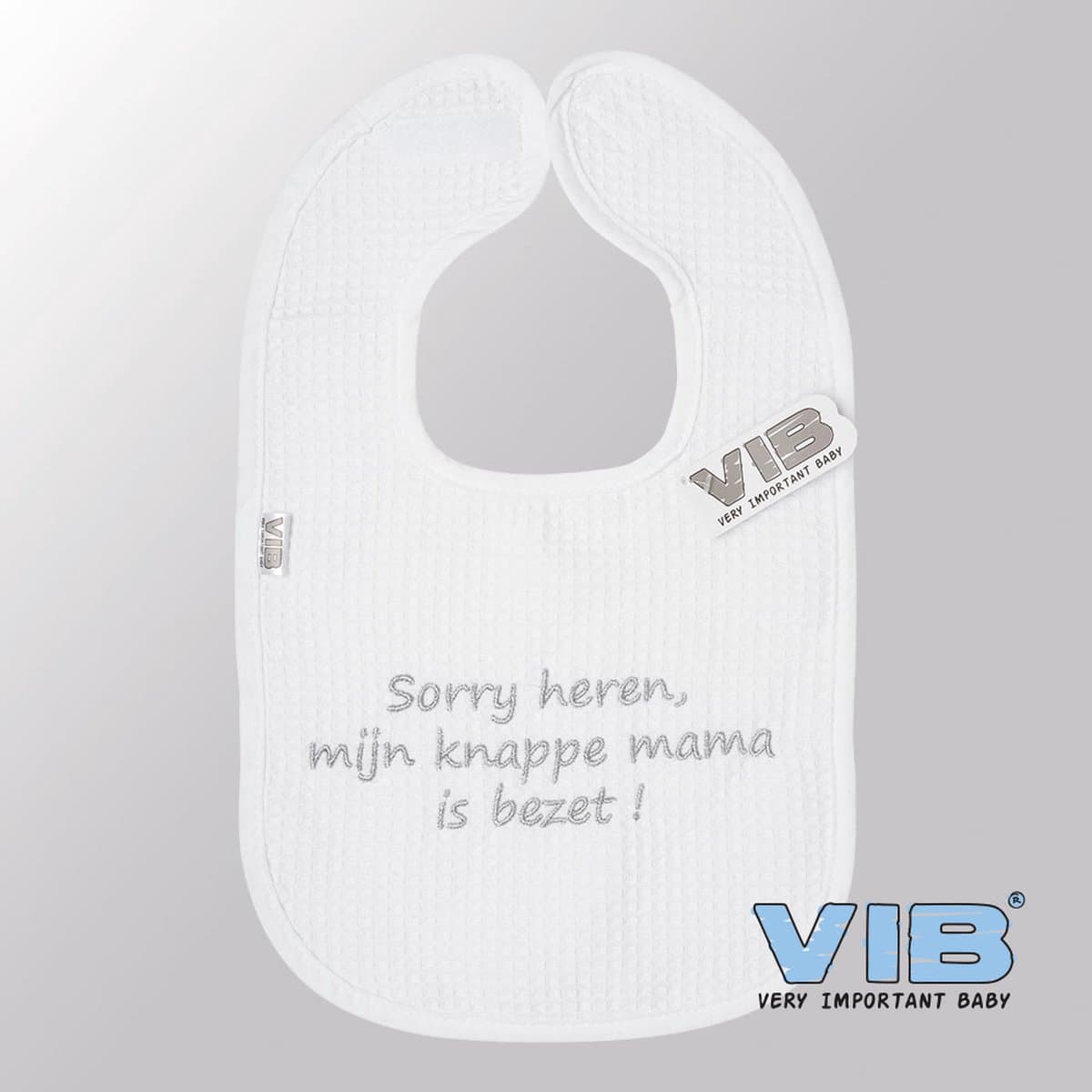 VIB® - Slabbetje Luxe velours - Sorry Heren, mijn knappe mama is bezet (Wit) - Babykleertjes - Slabbetjes - zwangerschap aankondiging - baby aankondiging