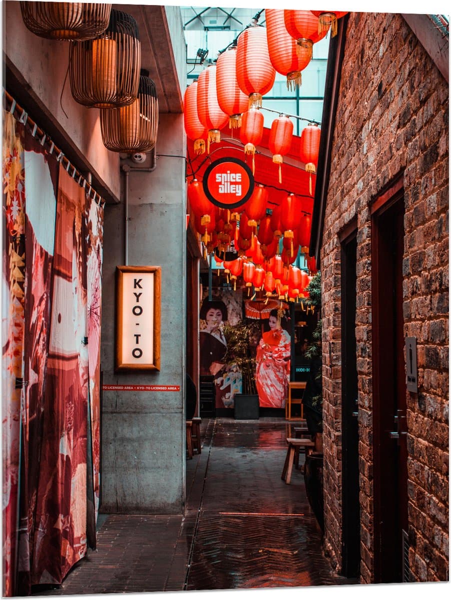 Acrylglas - Smalle Straat Versierd met Rode Lampionnen in Tokyo - 75x100 cm Foto op Acrylglas (Wanddecoratie op Acrylaat)