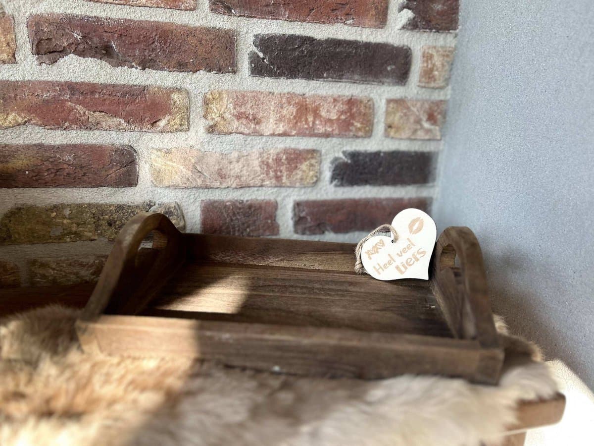 Creaties van hier – Brocante serveertray - opstaande rand en handgrepen - 22x30x9 cm - met houten hartje