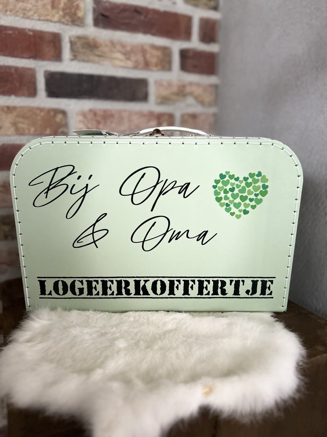 Creaties van Hier - Koffer Groen met groene achtergrond - Maat M - L29,1xB20xH9 cm - opa en oma - logeerkoffer - Karton