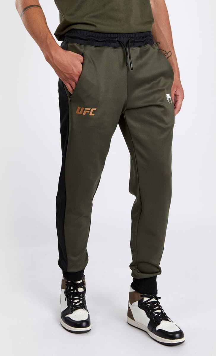 UFC x Venum Adrenaline Fight Week Performance Joggingbroek Kaki Brons - XXL - Jeans Maat 38