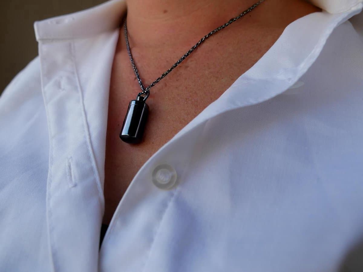 Ashanger met ketting - Asketting - Urn - Zwart - Staaf - Koker - Collier femme - (Urn)
