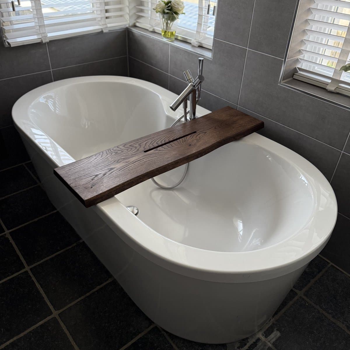 Maison DAM - Badplank eikenhout boomstam Walnoot - 90x28x3cm - Met Tablet uitsparing - Rubio Monocoat