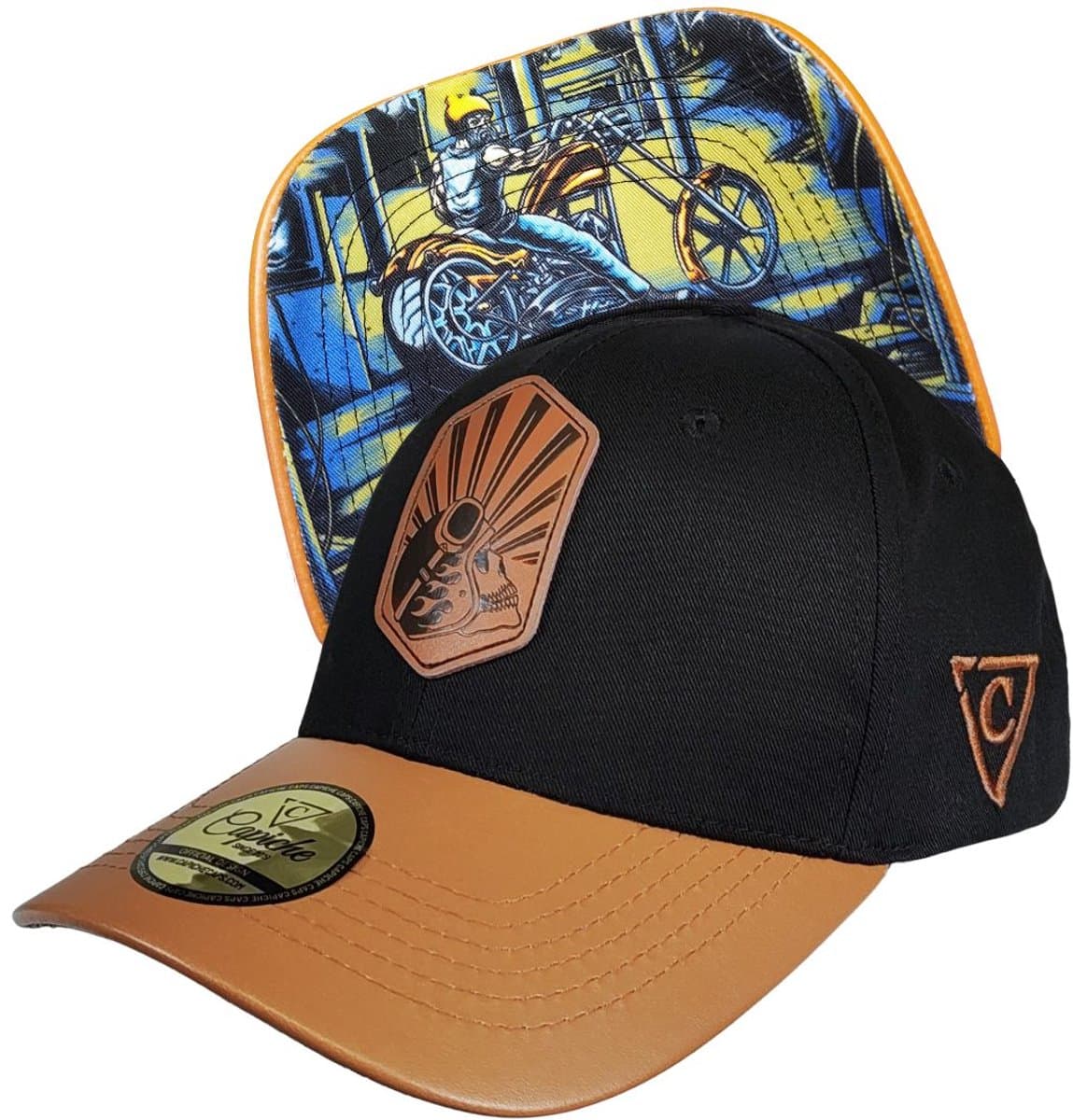 Capiche® Curved Pet – Chopper – Zwart & Bruin Kunstleer – Verstelbaar met Druksluiting – Pet Mannen – Kunstleren Patch Logo