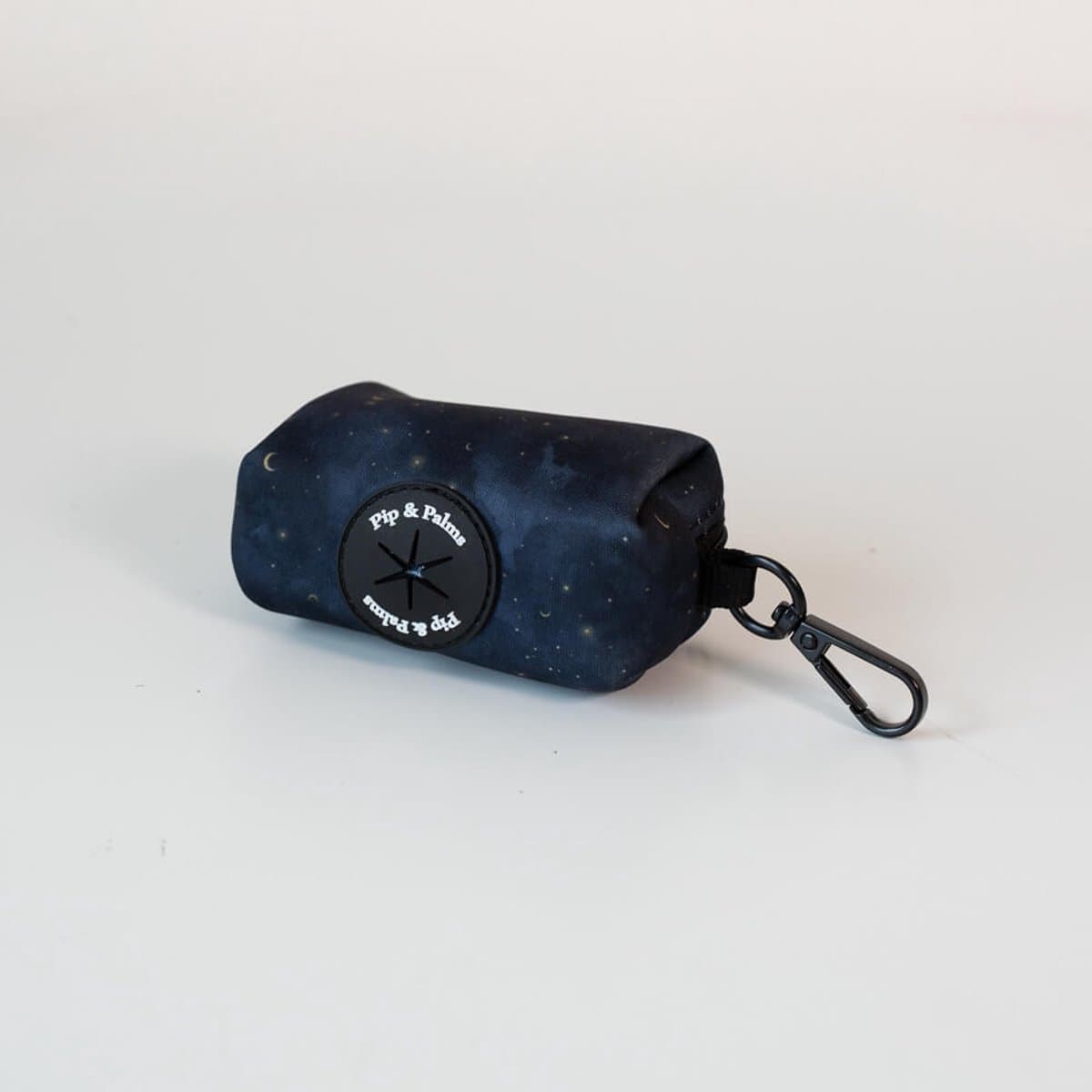 Pip & Palms - Honden Poepzakjeshouder Over the Moon - Blauw - 9x5x5 cm - Incl. rol poepzakjes - Met Ritssluiting - Poepzakhouder - Poepzakjesdispenser