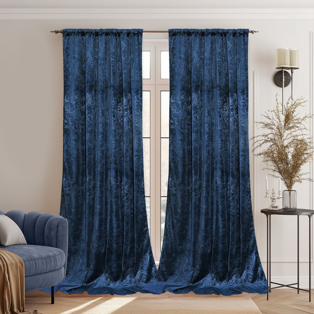 Qelus Gecrasht Fluweel Gordijnen - 260gsm - 2 Stuks - Botanisch Bloemenpatroon in Reliëf - Verduisterend & Isolerend - Plooiband & Tunnel - 132x213cm - Marineblauw