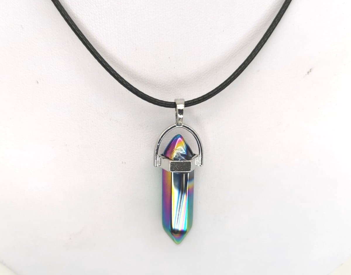 Edelsteen - Titanium aura kwarts - Obelisk Hanger met - gratis - zwart - wax koord Ketting - 40cm + 5cm Verstelbaar - Alle kinderen hebben een natuurlijke aantrekkingskracht op edelstenen.
