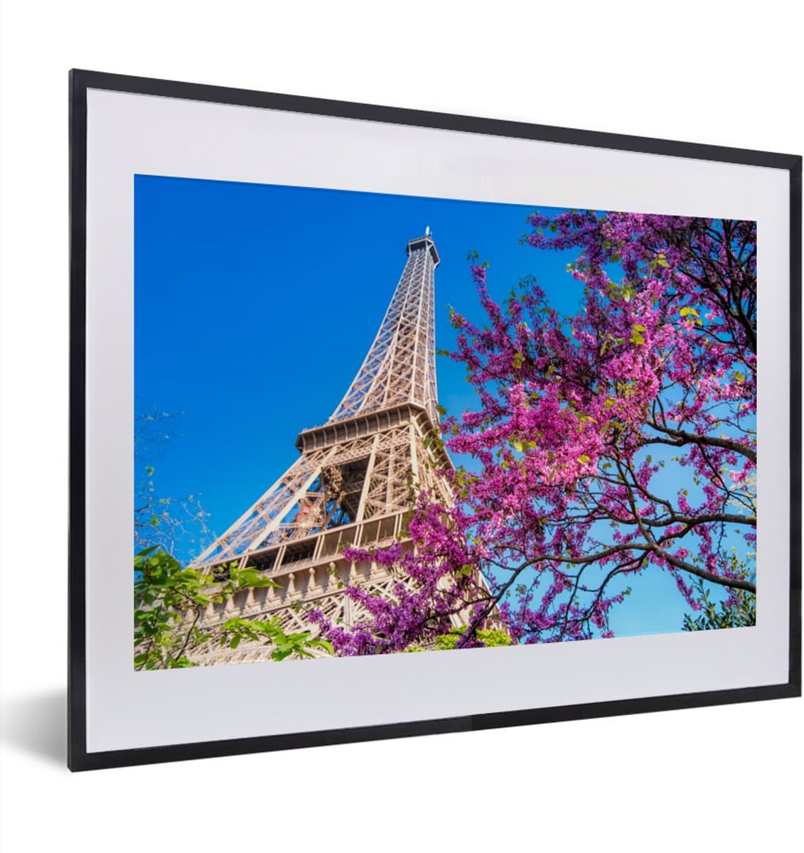 Poster in lijst - Fotolijst 40x30 cm - Posters - De Eiffeltoren met een uniek roze boom die de afbeelding een kleurrijk effect geeft - Posterlijst zwart - Decoratie - Wanddecoratie woonkamer - Muurdecoratie slaapkamer