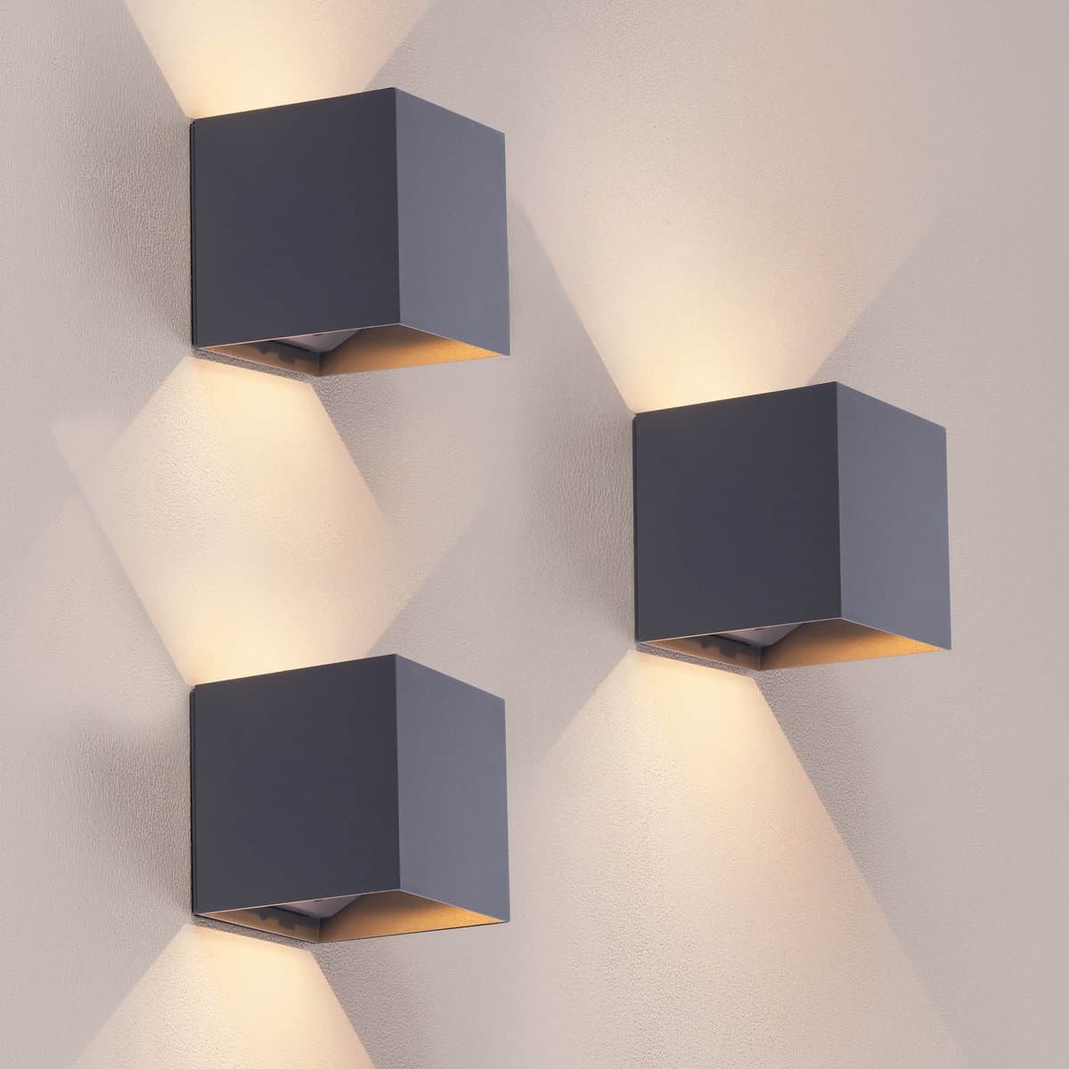Ledvion - 3x USB Oplaadbare Wandlamp met Sensor – 4400 mAh – Antraciet – Draadloos – IP44 – Binnen & Buiten – Warm Wit Licht - Dag en nachtsensor