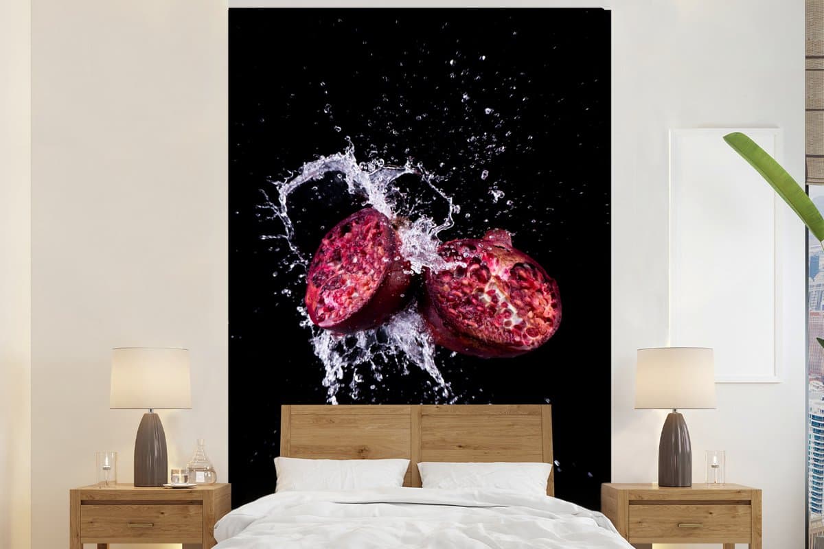 Behang - Fotobehang Granaatappel - Fruit - Water - Zwart - Paars - Breedte 160 cm x hoogte 240 cm