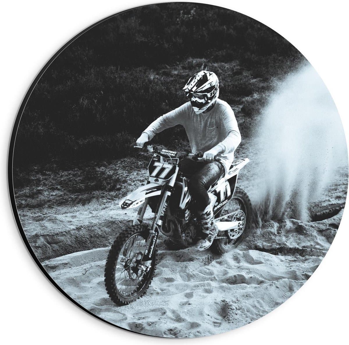 Dibond Wandcirkel - Motorcrosser met Stofwolk (zwart/wit) - 20x20cm Foto op Aluminium Wandcirkel (met ophangsysteem)