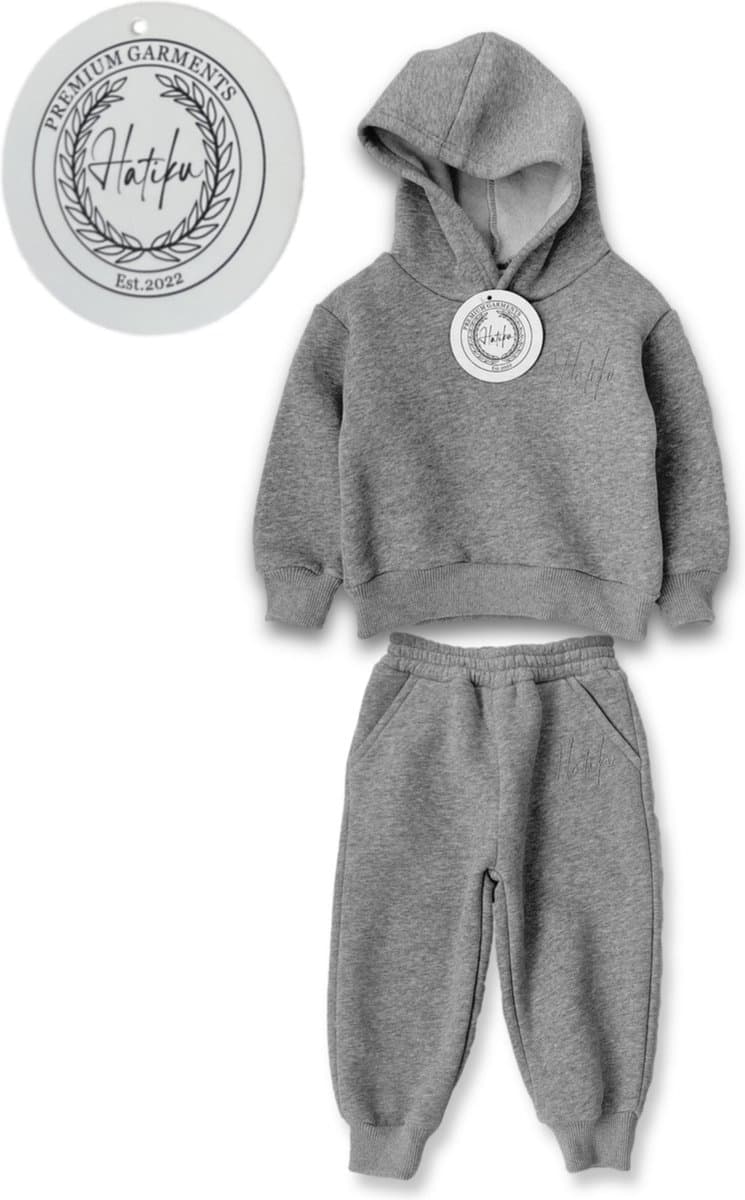 HATIKU - Premium Trainingspak Kind - Maat 116 - Grijs - Effen - Joggingpak voor Jongens of Meisjes - Unisex