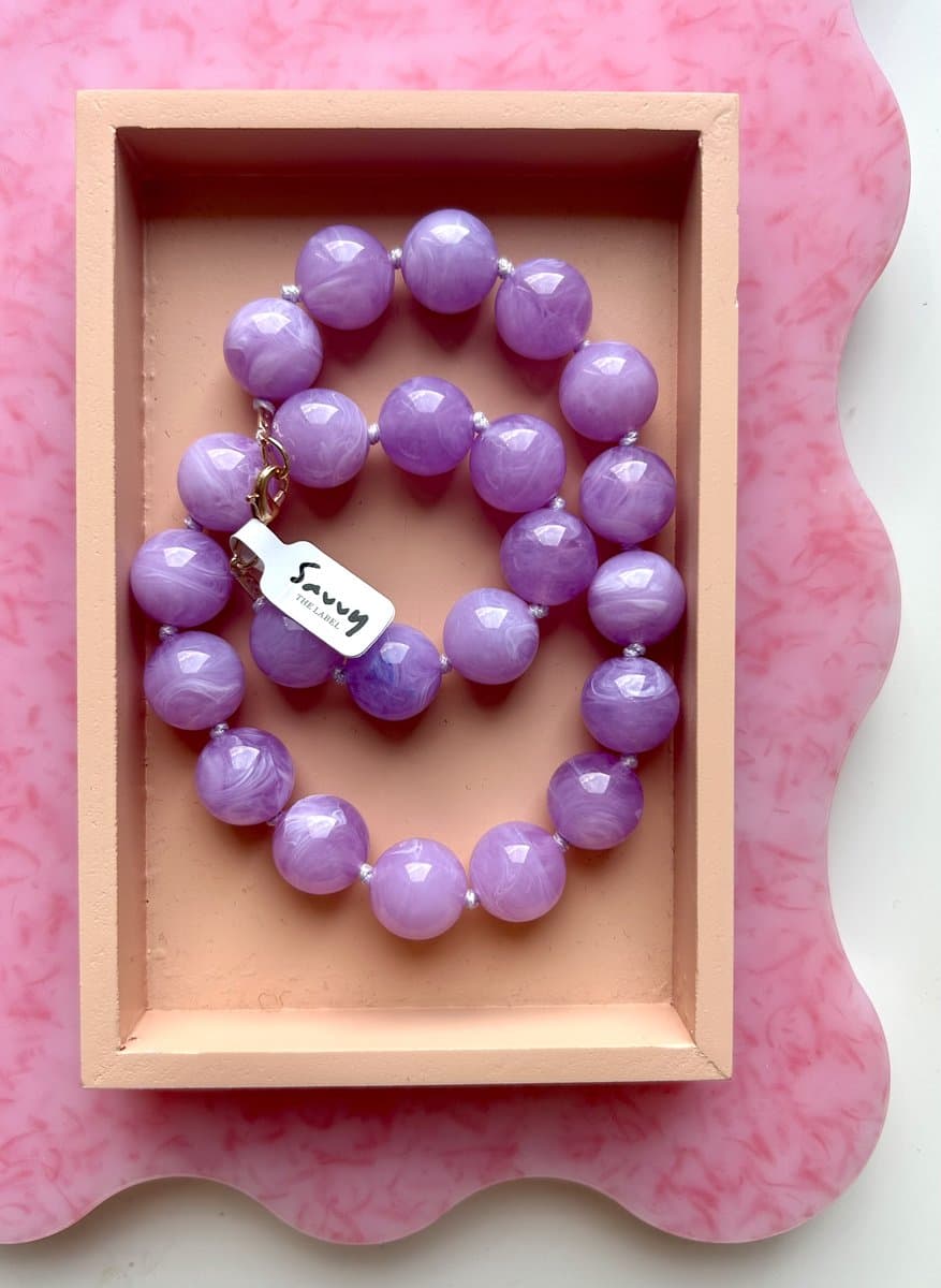 Ketting - colour stone necklace - paarse statement ketting met ronde kralen - ketting - statement ketting - ketting met kralen -kralenketting - lila ketting - purple necklace - lange ketting - schakelketting -ciao ketting