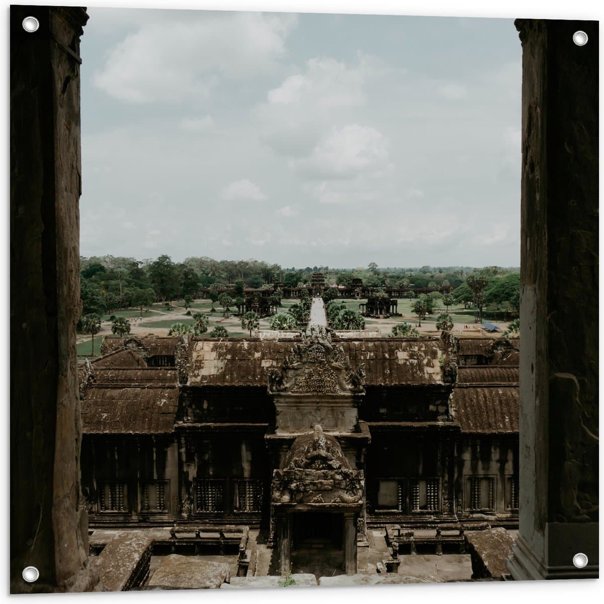 Tuinposter – Uitzicht vanuit Tempel over Tuin - 80x80 cm Foto op Tuinposter (wanddecoratie voor buiten en binnen)