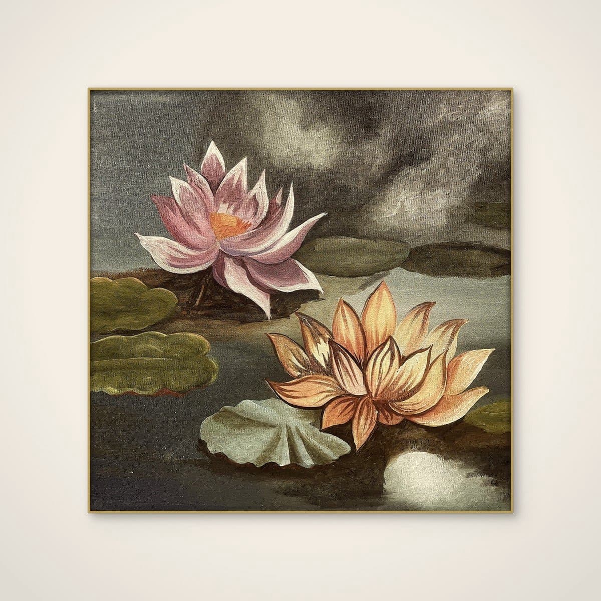 Akoestisch schilderij - 100 x 100 cm - Stormy Lotus Pond van Santhosh ch - Botanische wanddecoratie - goud textielframe