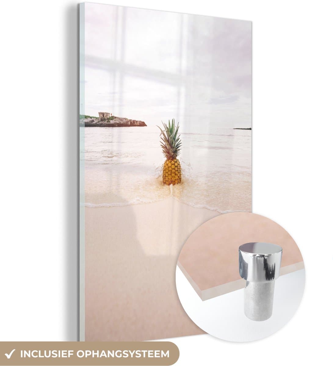 MuchoWow® Glasschilderij 100x150 cm - Schilderij acrylglas - Zomer - Ananas - Zand - Strand - Foto op glas - Schilderijen