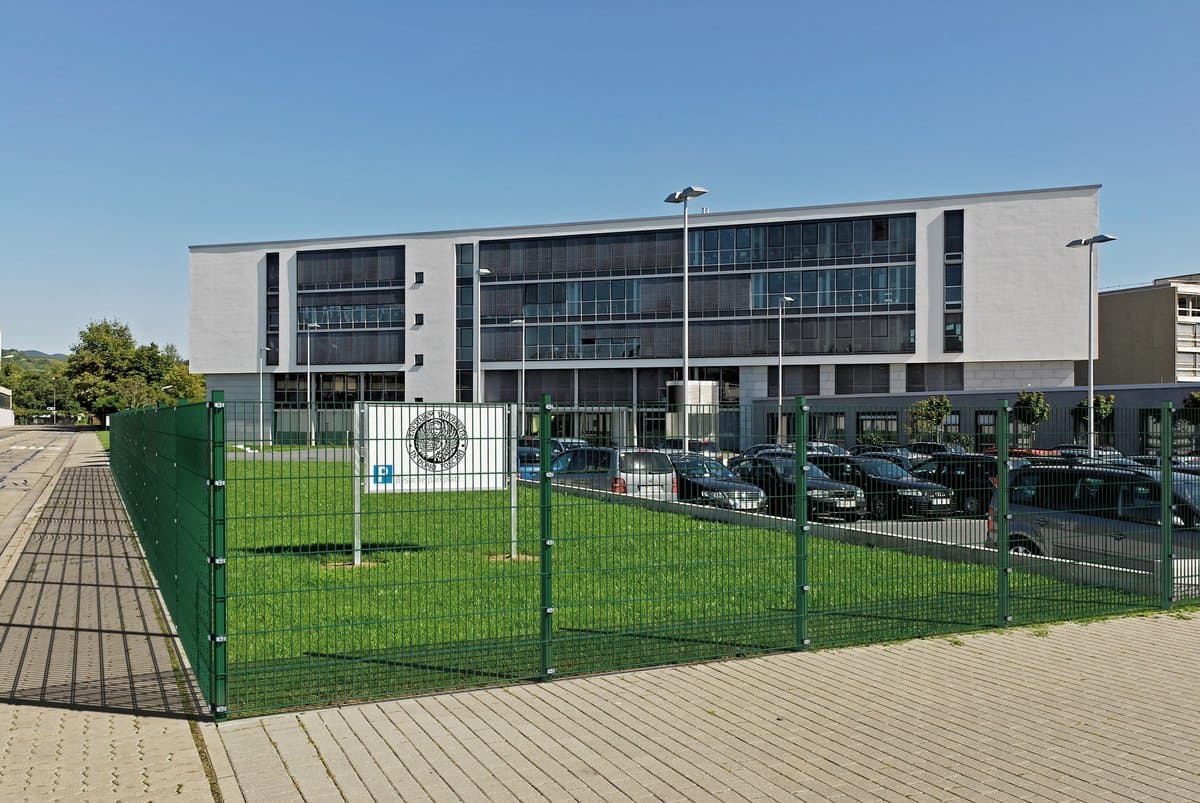 Alberts dubbele piketafscheiding als complete afrasteringsset (24 st.) kunststof gecoat, groen Hoogte 2,43 m Lengte 27,5 m