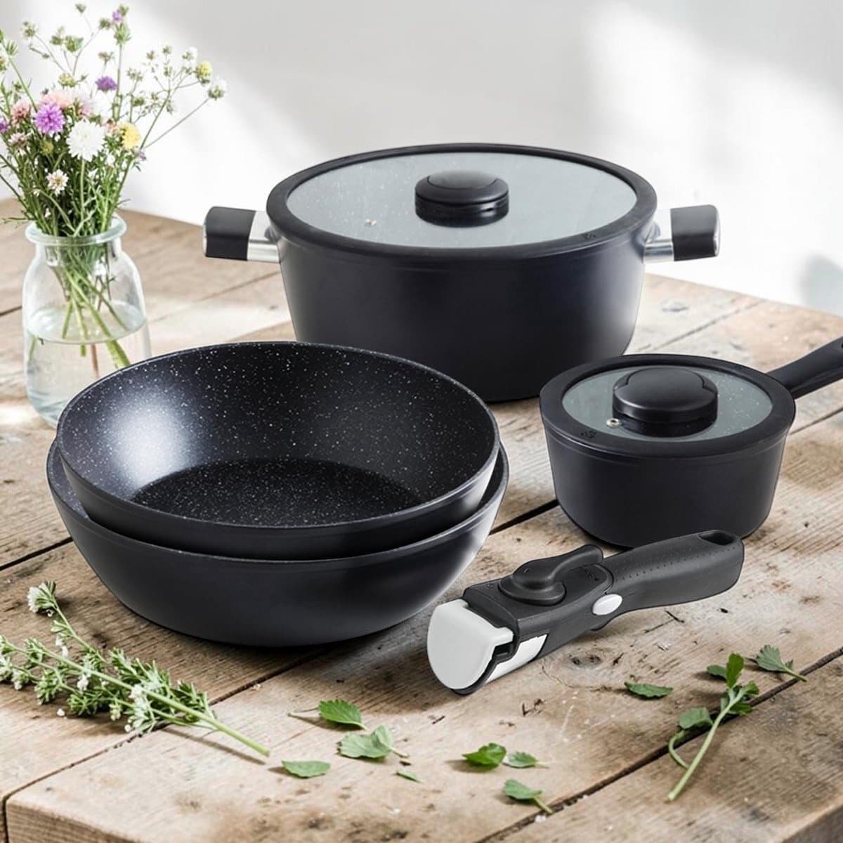 7-delige stapelbare kookset - Anti-aanbaklaag aluminium - 2 pannen, wok, 2 deksels, afneembaar handvat - Zwart