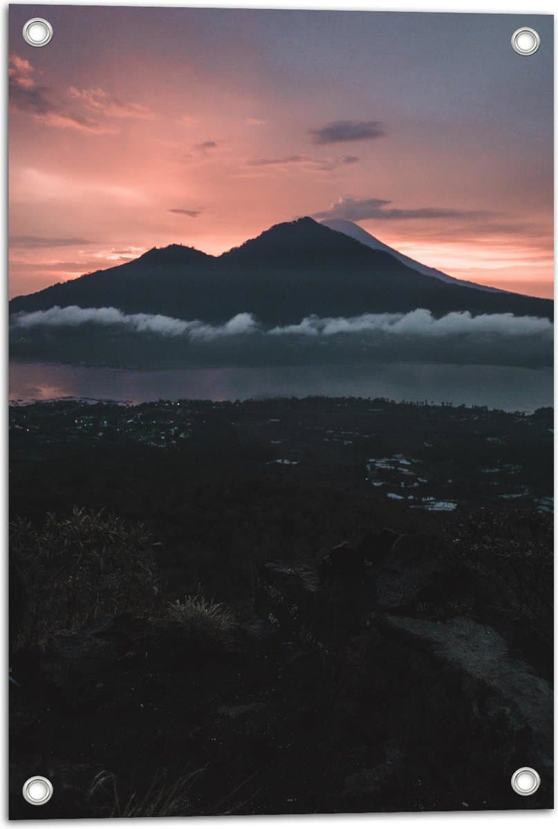 Tuinposter – Zon achter Berg met Wolken - 40x60 cm Foto op Tuinposter (wanddecoratie voor buiten en binnen)