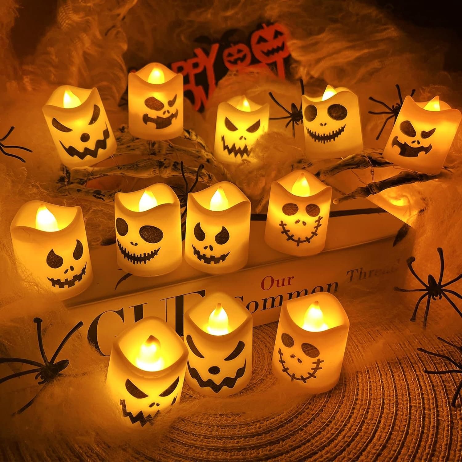 Halloween LED Kaarsen - Set van 12 - 4,5 cm Hoog - zuilmodel -tafeldecoraties -Vlammeloos -Halloween-lantaarns - Warm Wit Licht - Ingebouwde Batterij - Veilig zonder Vlam - Voor Eettafel, Vensterbank en Schoorsteenmantel