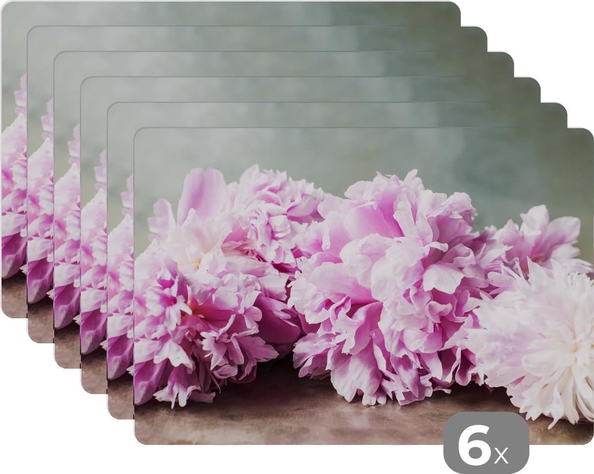 Placemat - Placemats kunststof - Roze pioenrozen op tafel - 45x30 cm - 6 stuks - Hittebestendig - Anti-Slip - Onderlegger - Afneembaar